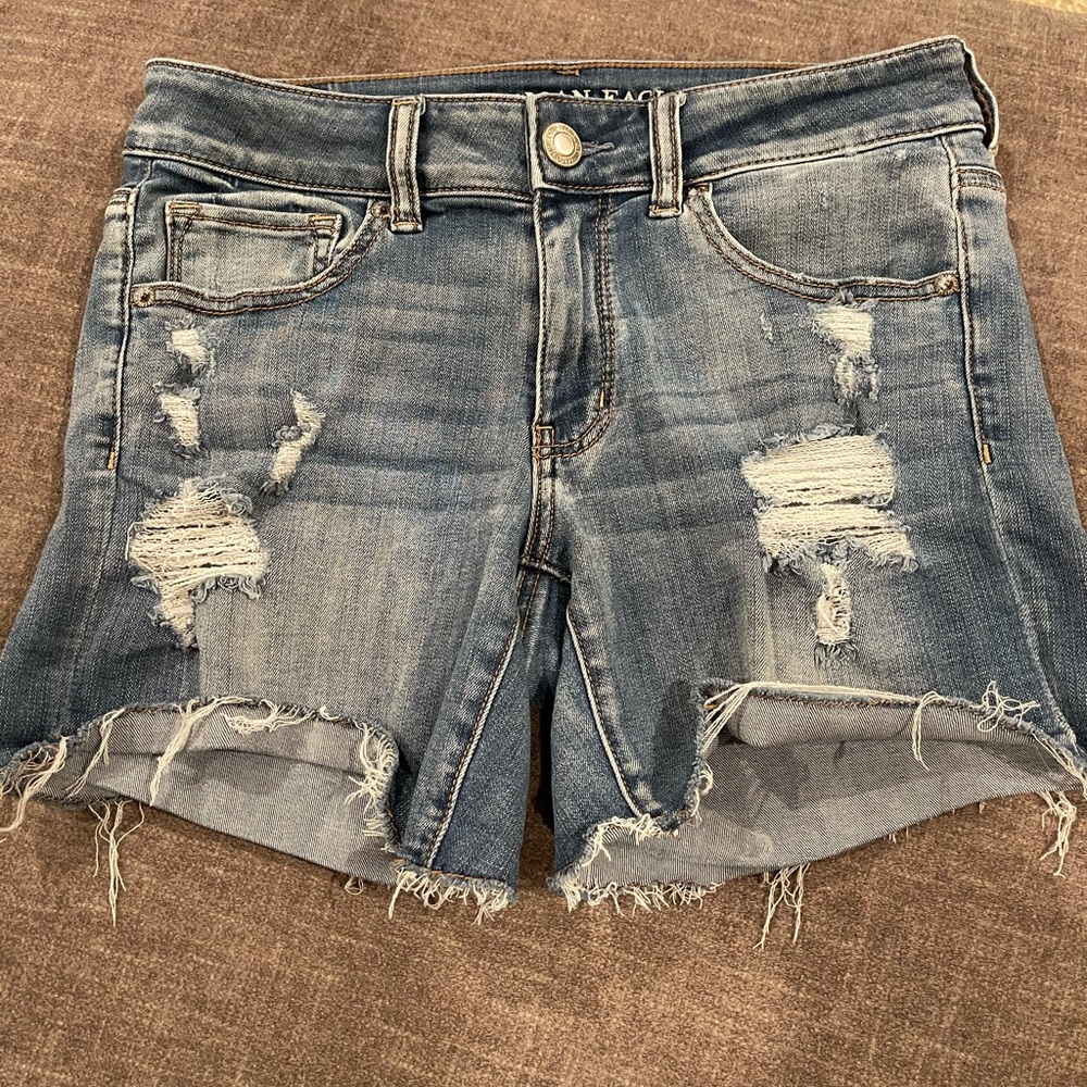 American Eagle distressed midi shorts sz 6